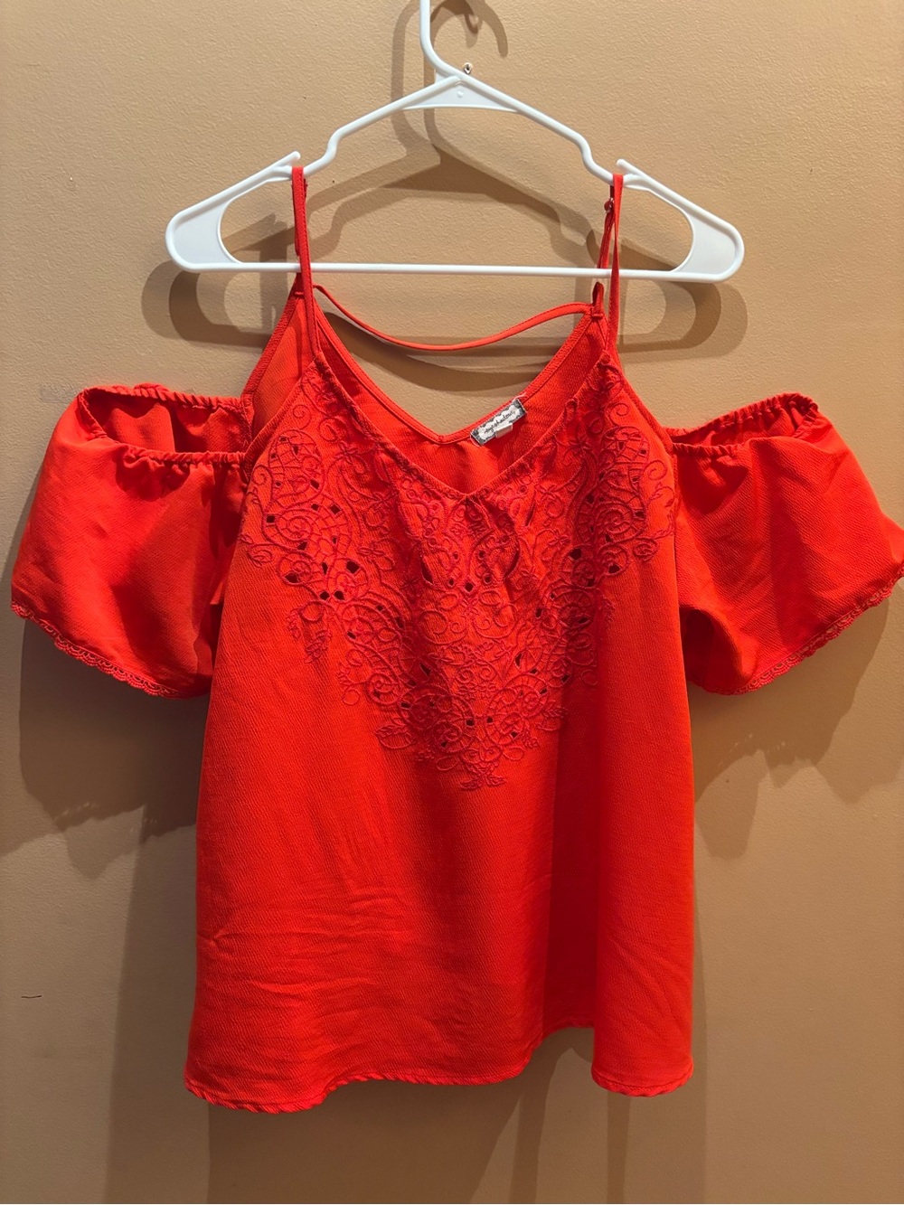 Eyeshadow Cold-Shoulder Embroidered Women Polyester Red Top Size XL